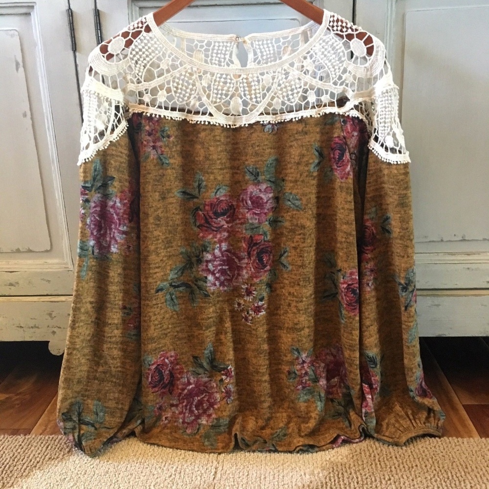 LAST ONE! NWT 1X Plus Size Lace Mustard Blouse - Picture 2 of 7